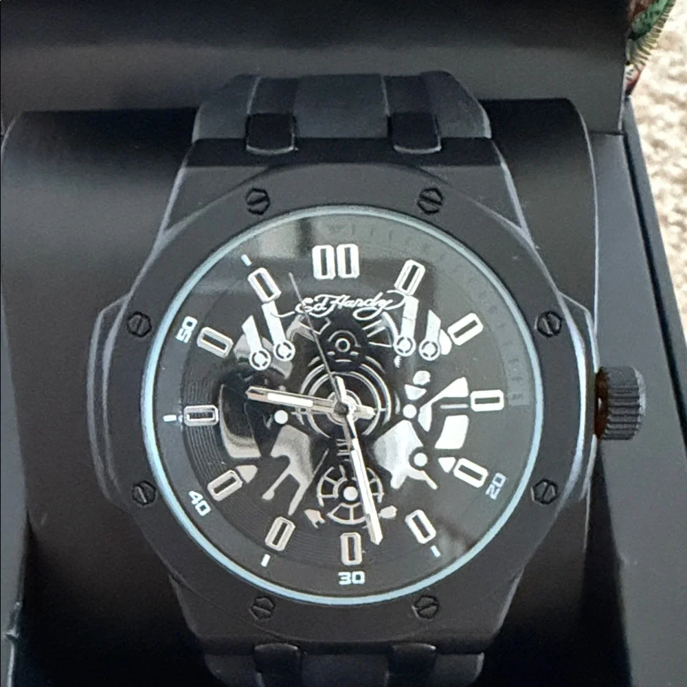 Ed Hardy Quartz Analog Black Dial 44-47.9mm Rubber Strap 50m Watch Box- NWT